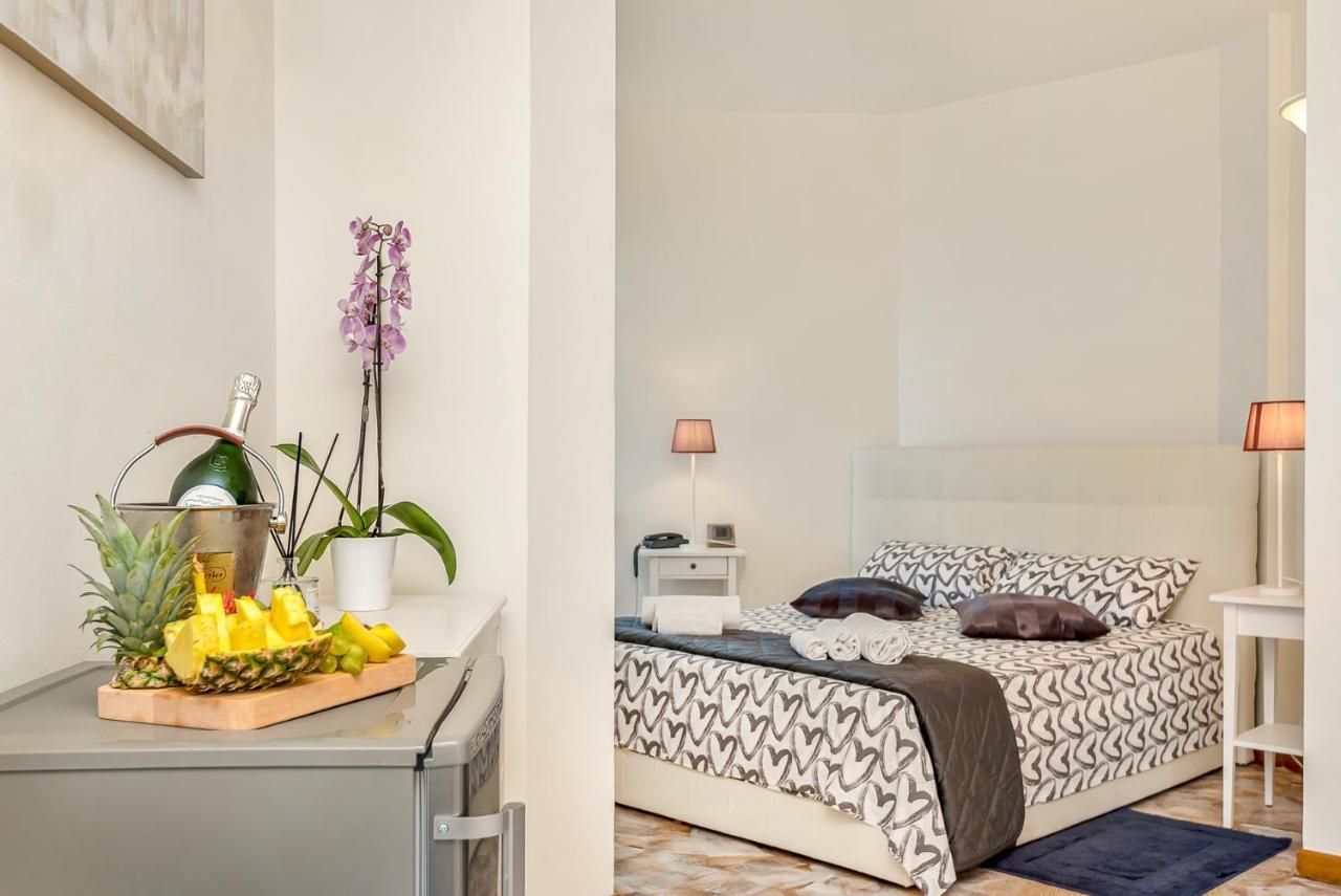 Hotel La Pietra Restaurant Fosdinovo Dış mekan fotoğraf